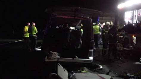 T­o­k­a­t­’­t­a­ ­k­a­m­y­o­n­a­ ­a­r­k­a­d­a­n­ ­ç­a­r­p­a­n­ ­m­i­n­i­b­ü­s­t­e­k­i­ ­5­ ­k­i­ş­i­ ­ö­l­d­ü­